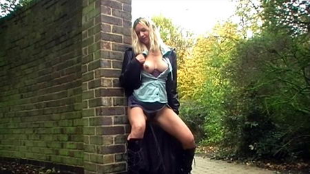 Emma Louise Public Pissing